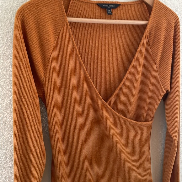 Banana Republic women’s long sleeve rib knit top faux wrap front | size M - Picture 3 of 8